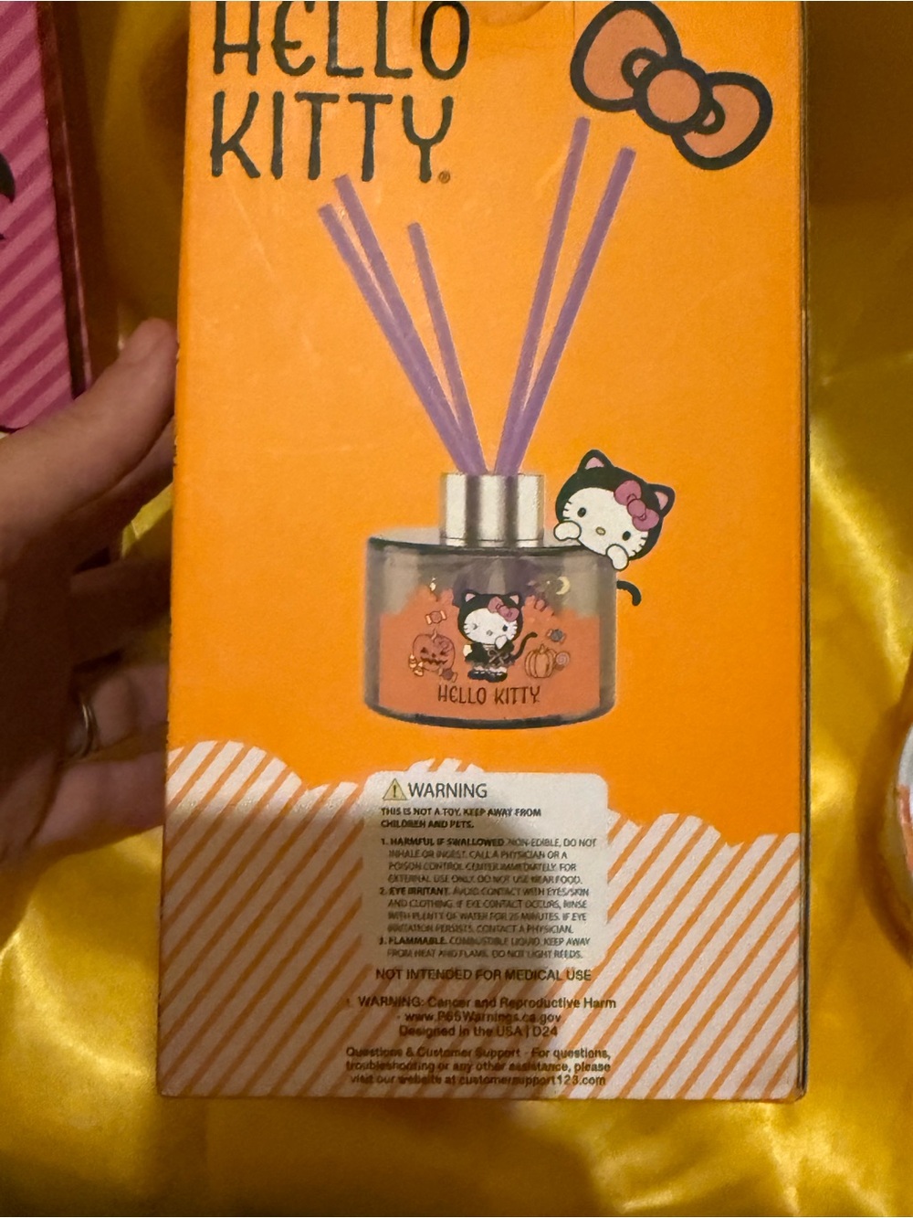 Hello Kitty Peppermint Reed Diffuser with Purple Reeds - Picture 4 of 4